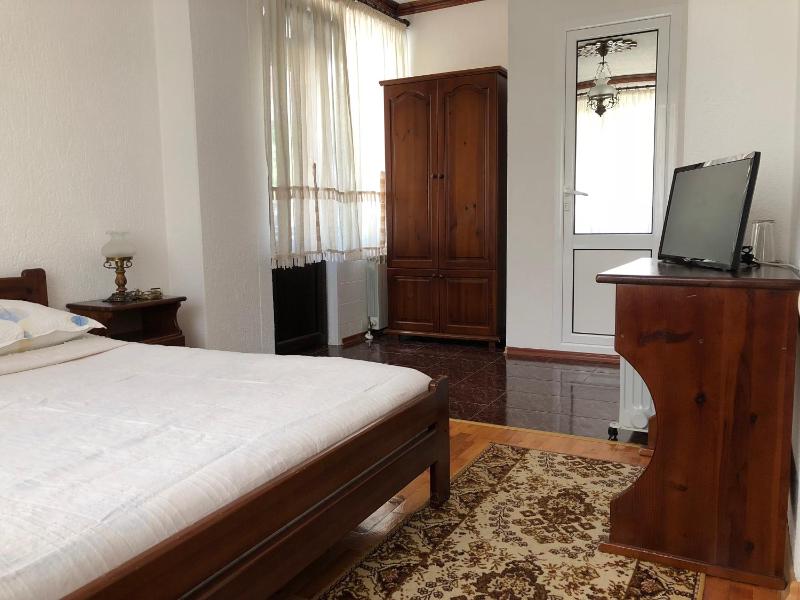 One-Bedroom Suite with Balcony image 3