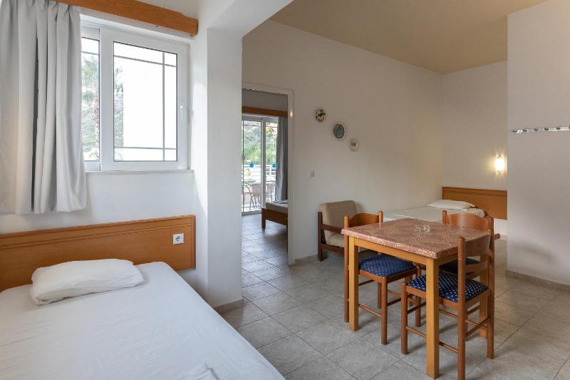 One-Bedroom Apartment image 2