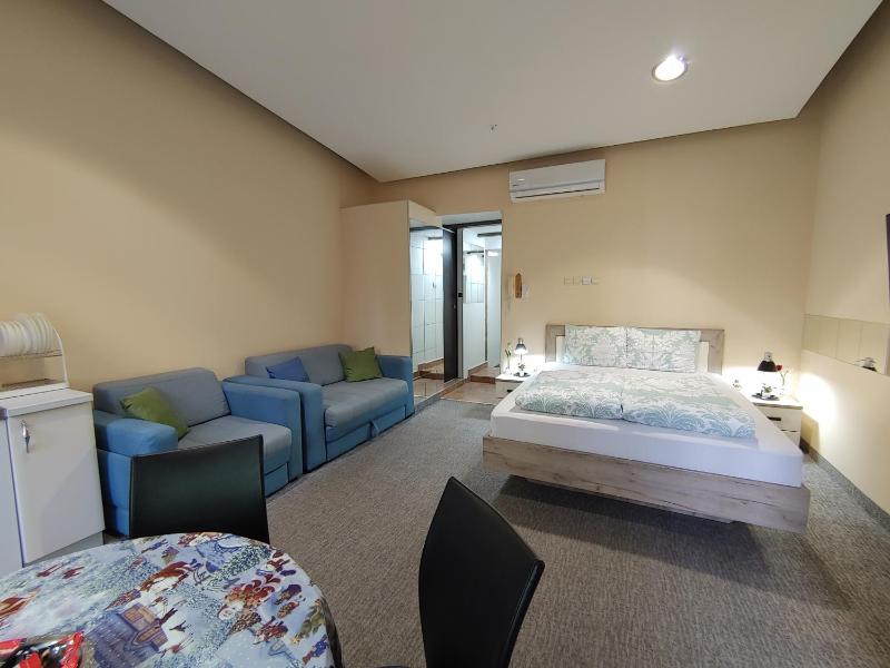 Apartment image 3