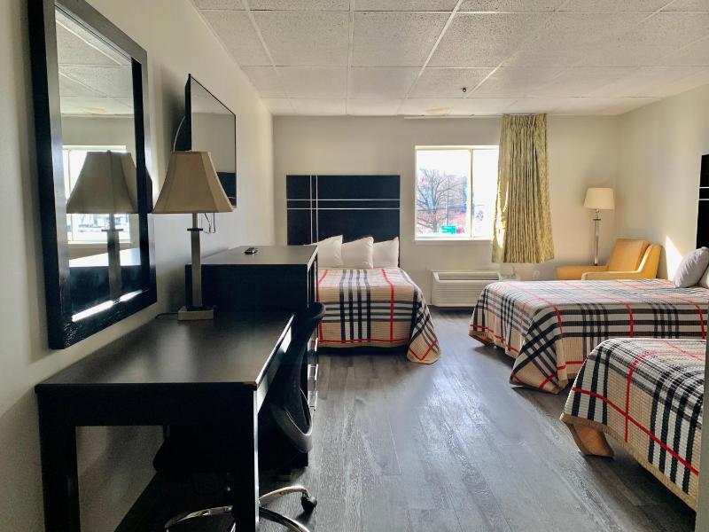 Basic Triple Room image 2