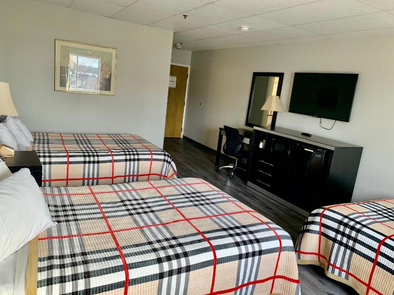 Basic Triple Room image 1