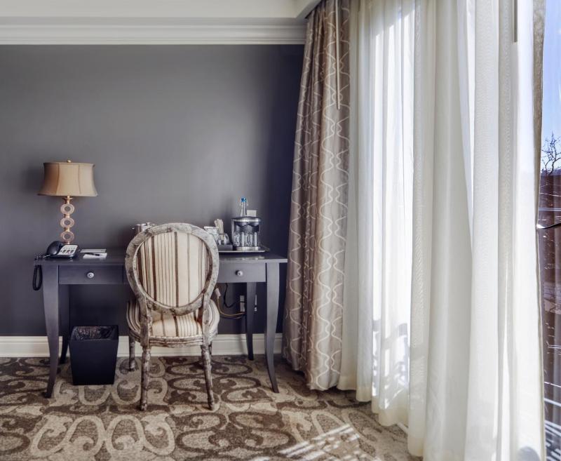 Standard King Room image 4