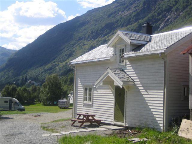 Three-Bedroom Cottage image 1