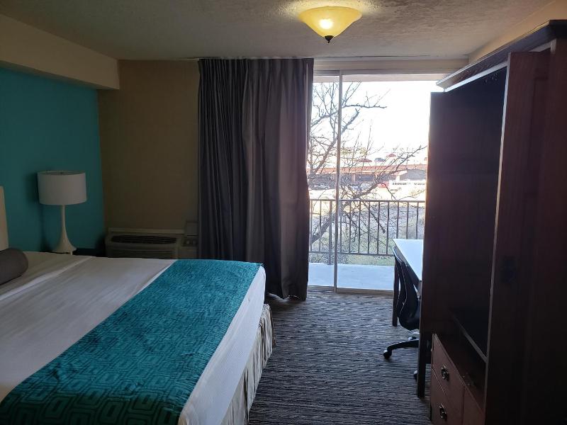 King Room - Non-Smoking image 4