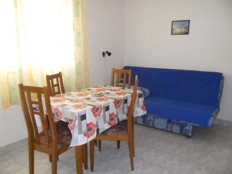 One-Bedroom Apartment with Terrace and Sea View image 4