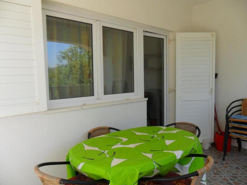 One-Bedroom Apartment with Terrace and Sea View image 3