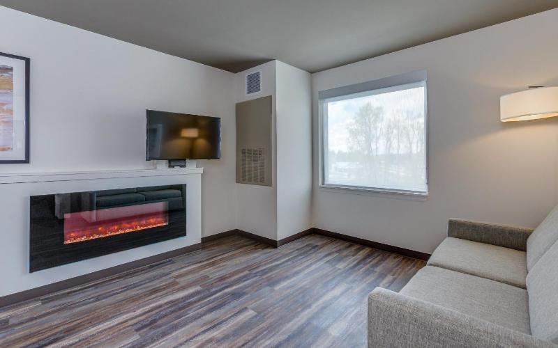 King Suite with Spa Bath image 3