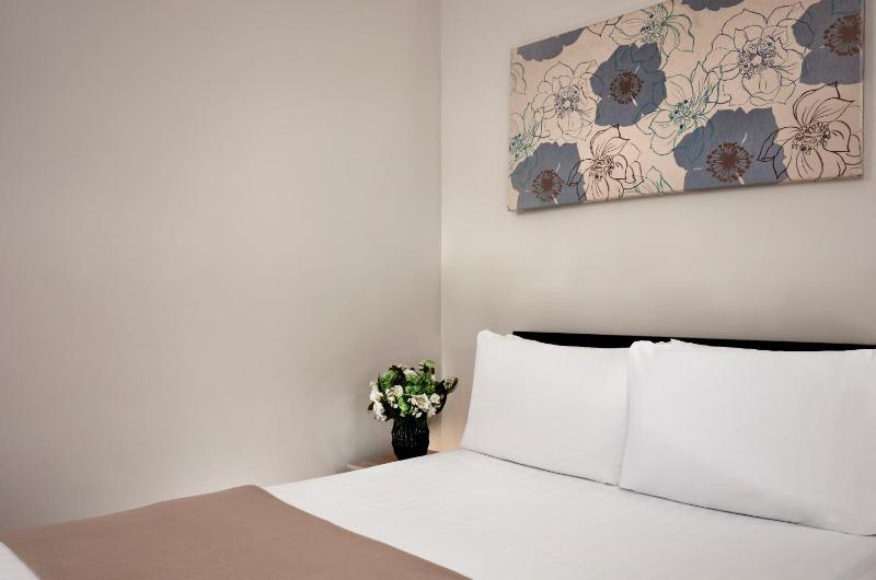Single Room image 3