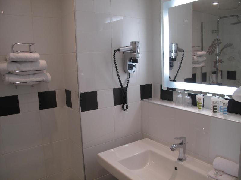 Two Double Rooms next to each other image 1