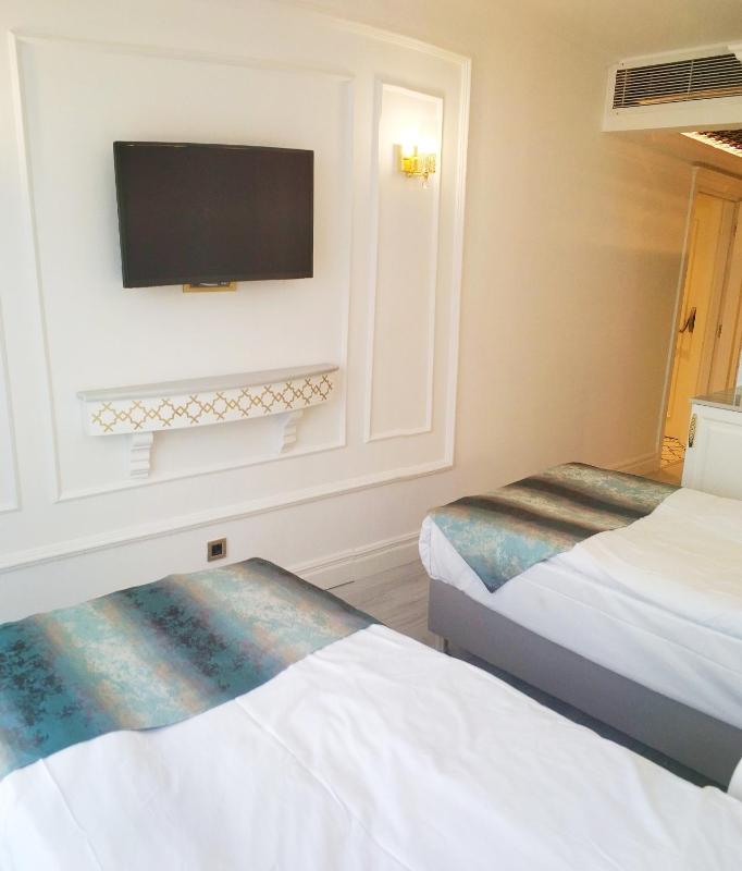Twin Room image 2