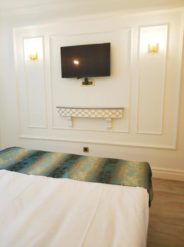 Double Room image 3