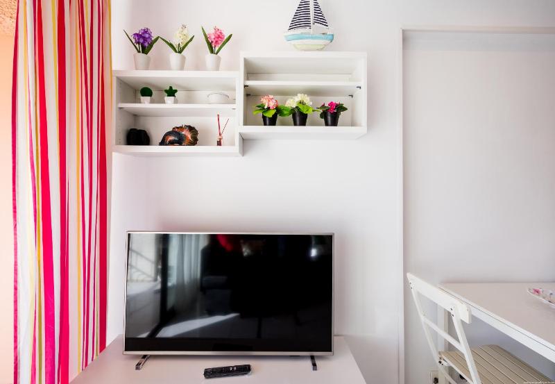 One-Bedroom Apartment image 3
