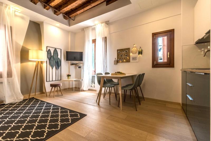 One-Bedroom Apartment image 2