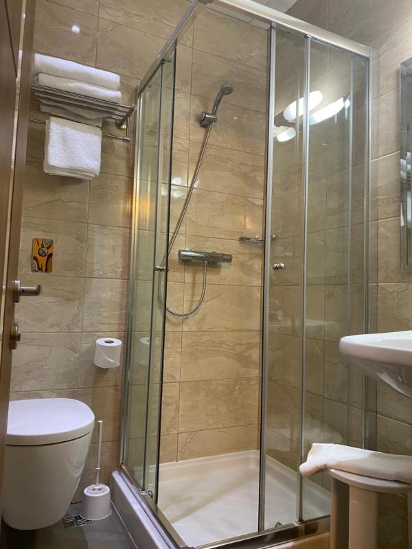 Economy Double or Twin Room with Internal View image 3