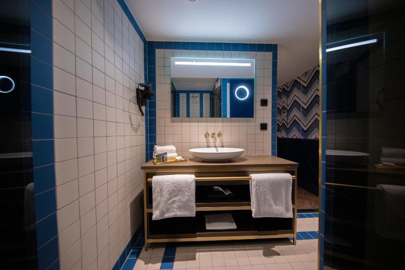 Signature Suite with City Spa Access image 4