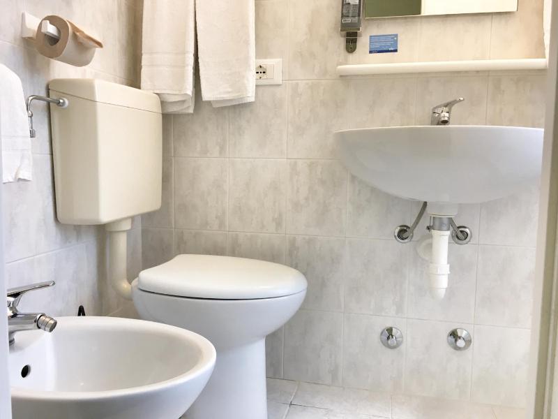 Standard Double or Twin Room image 3