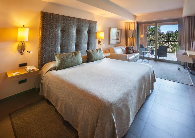 Standard Double Room with View image 3