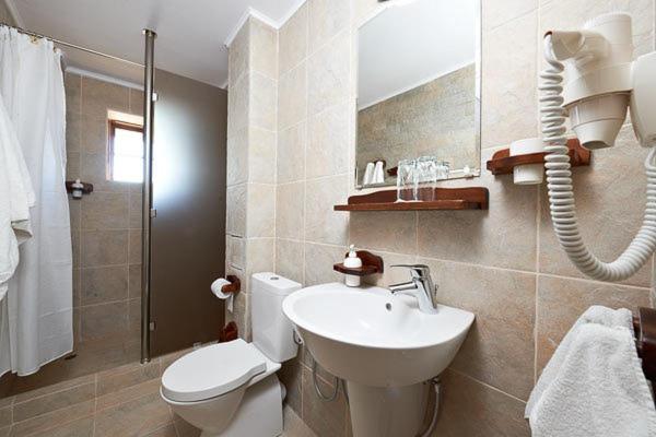 Double Room image 3