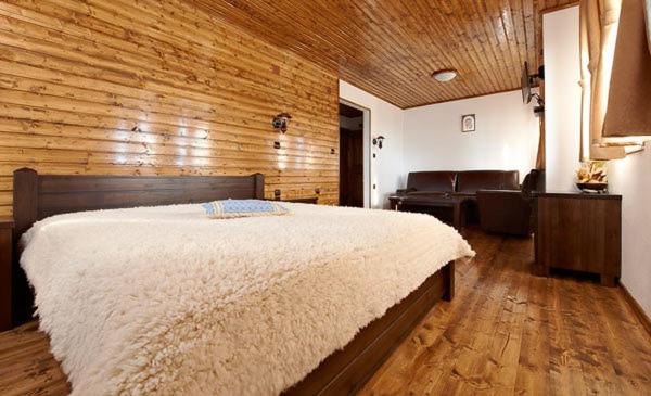 Double Room image 2