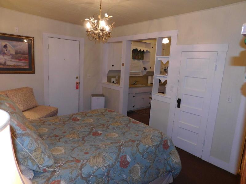 Queen Suite image 4