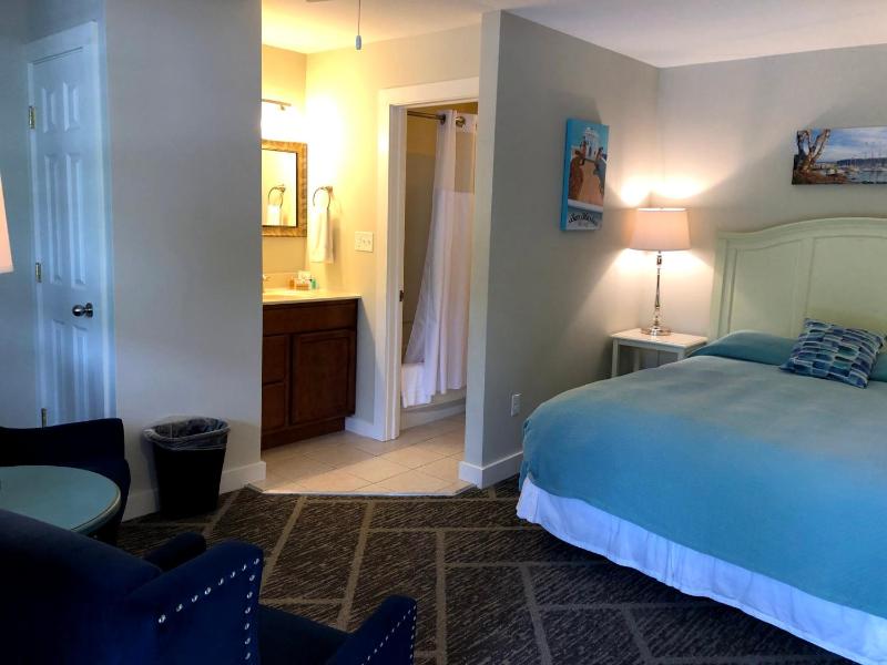 Deluxe Queen Room image 4