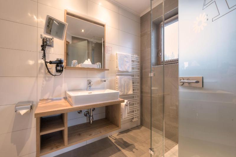 Superior Double Room image 3