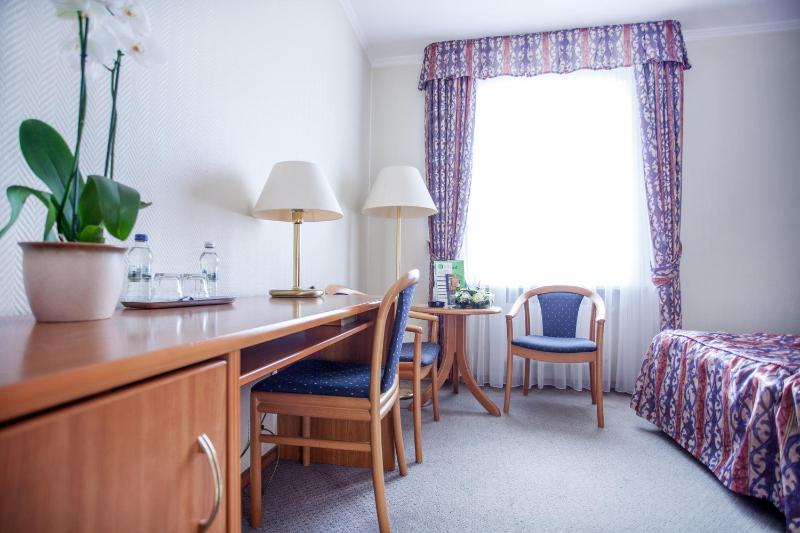 Double or Twin Room image 3