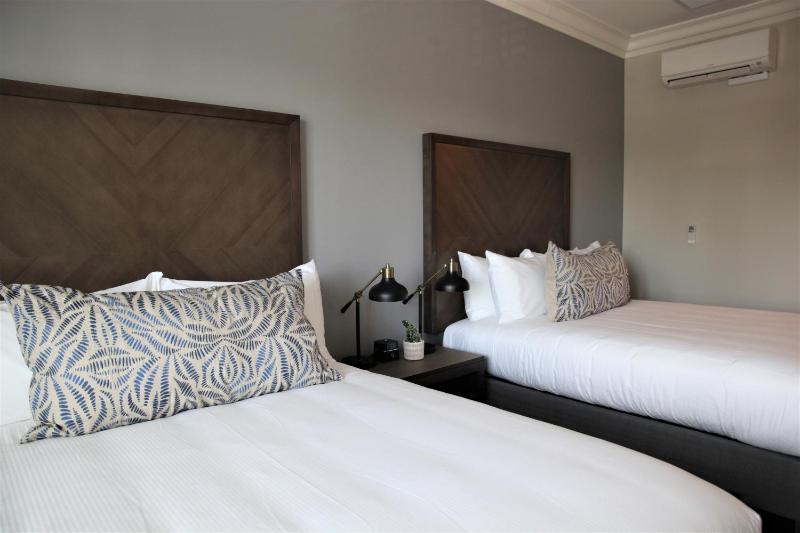 Deluxe Quadruple Room image 2