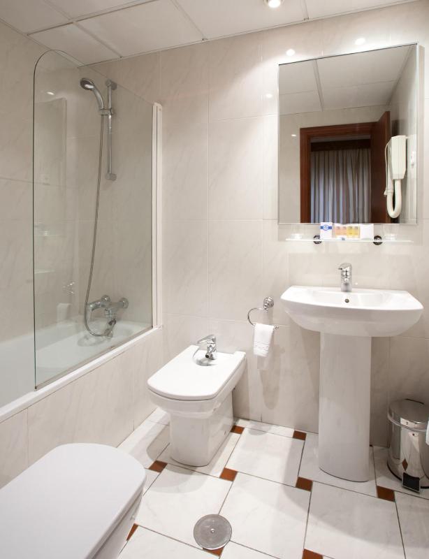 Studio (2 Adults) image 2