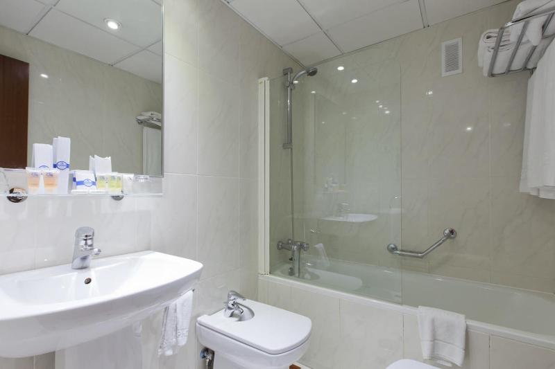 Studio (2 Adults) image 3