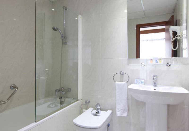 Studio (2 Adults) image 4