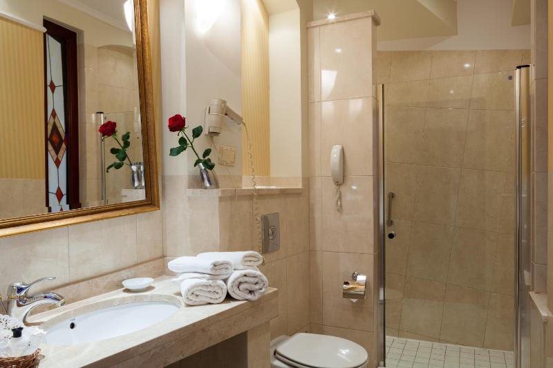 Superior Double Room image 3