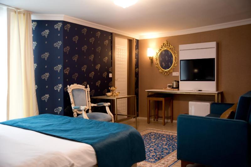 Deluxe Double Room image 4