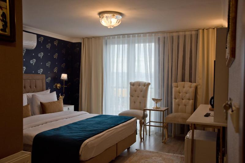 Deluxe Double Room image 3