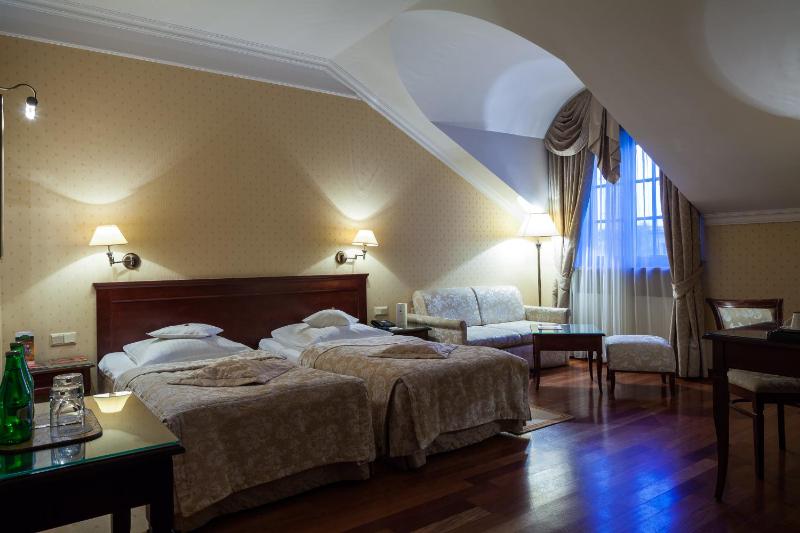 Superior Twin Room image 4