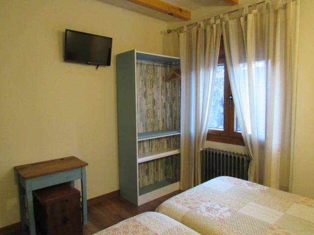 Deluxe Twin Room image 1