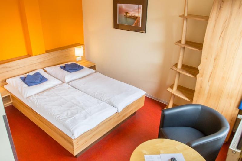 Double Room image 3
