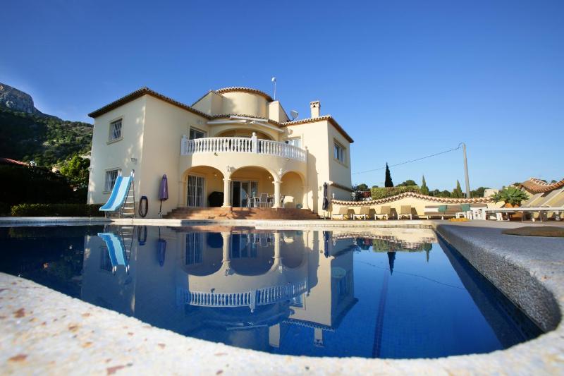 Villa image 1