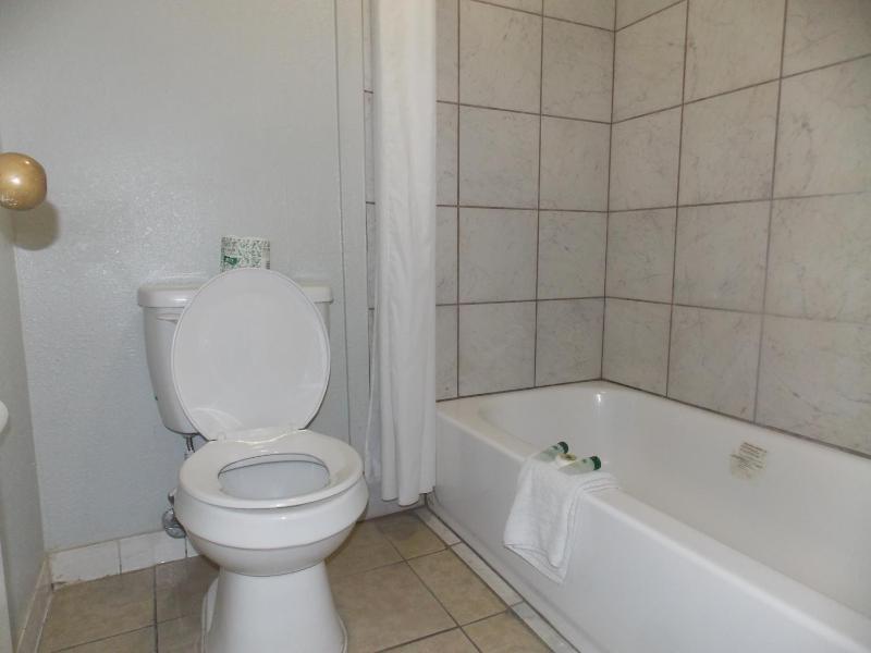 King Room - Non-Smoking image 2