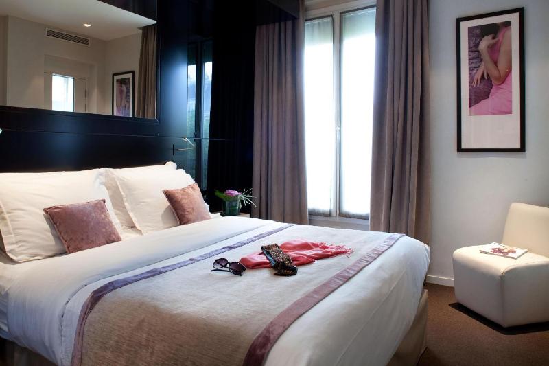 Deluxe Double Room image 3