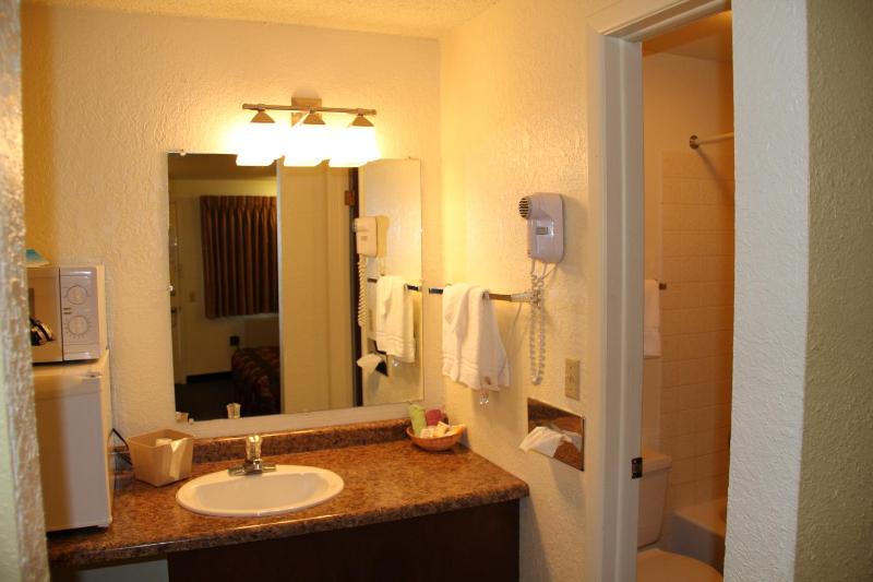 Deluxe Family Suite image 3