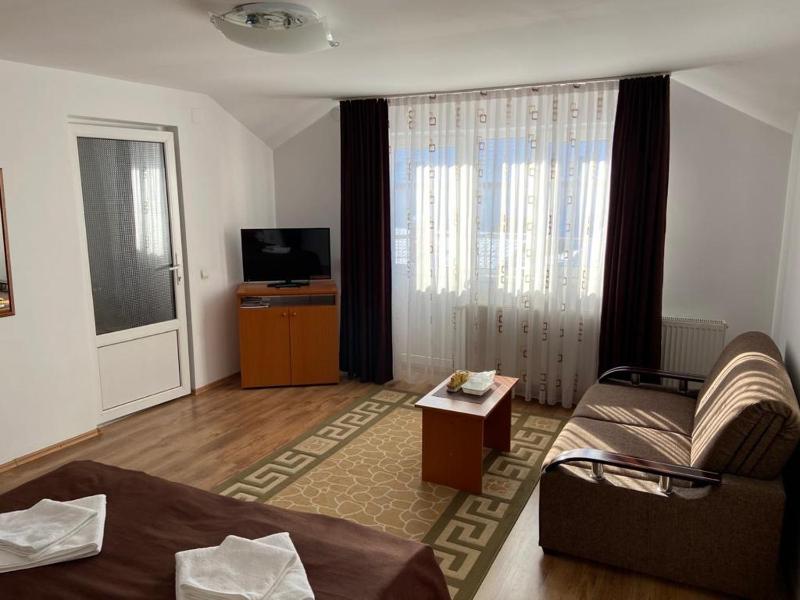 Superior Double Room with Balcony image 2