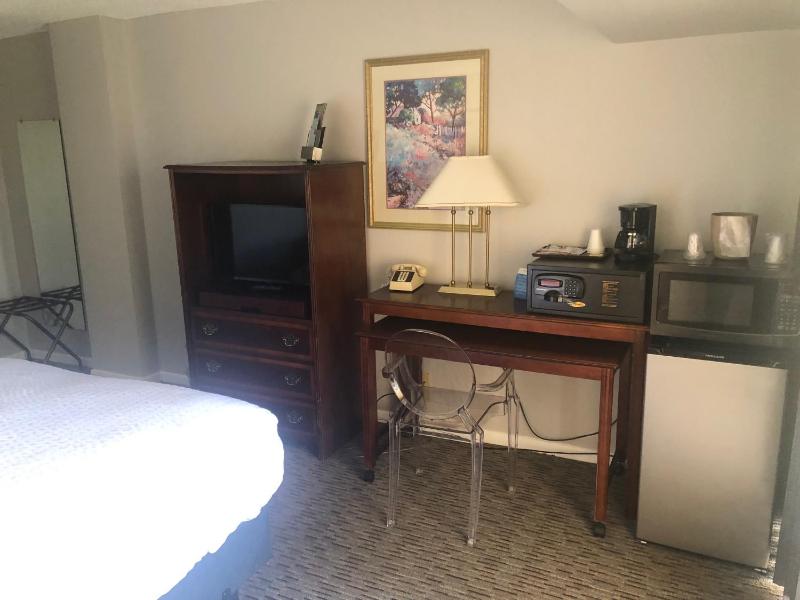 Queen Room image 2