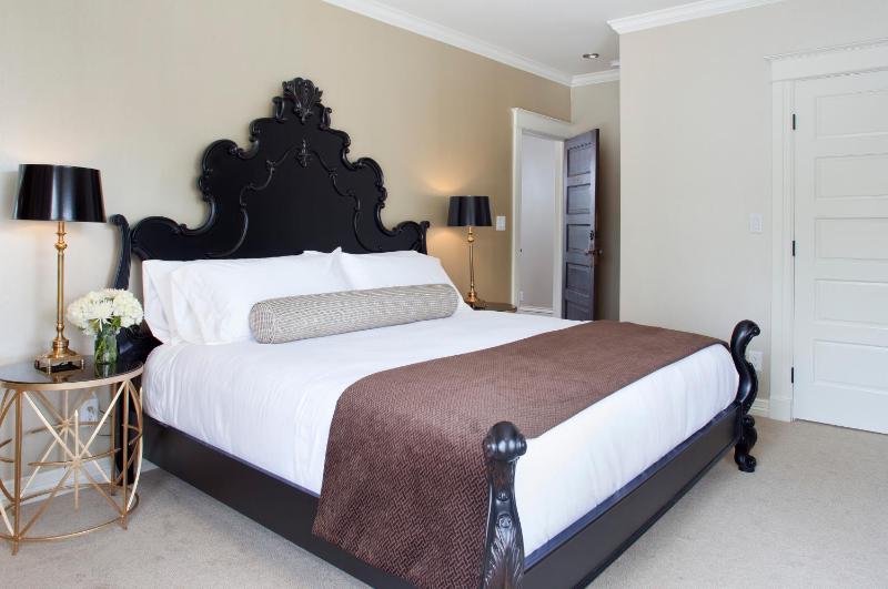 King Room image 4