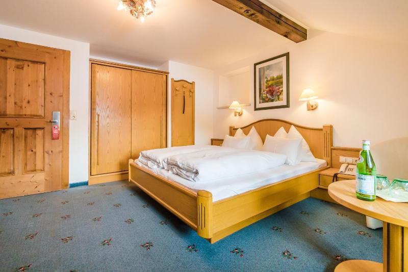 Small Double Room image 1