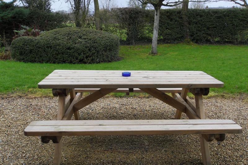 Gite au calme avec terrasse et parking prive - image 18