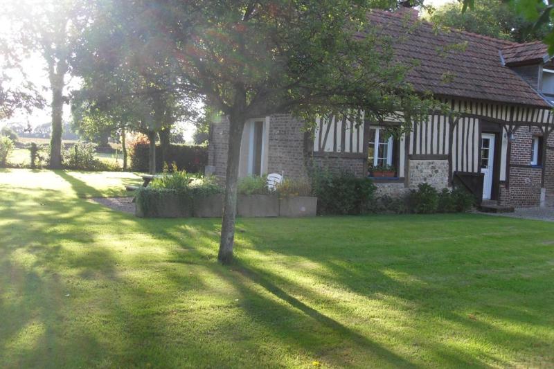 Gite au calme avec terrasse et parking prive - image 3