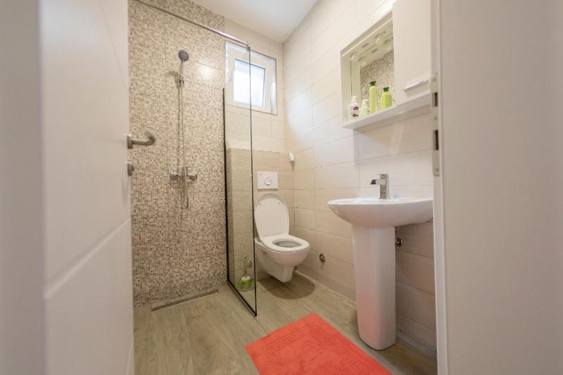 Triple Room with Private Bathroom image 2