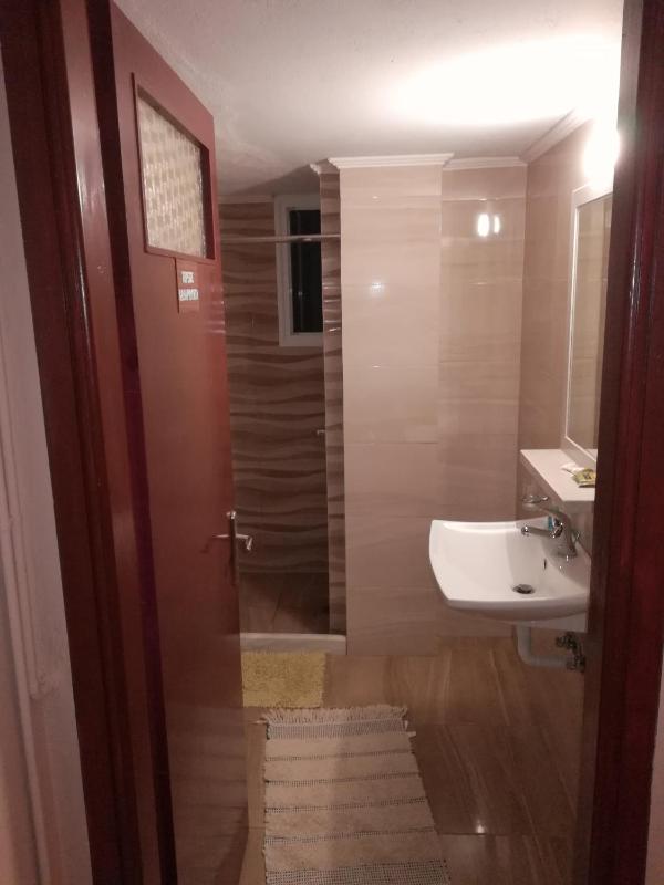 Classic Quadruple Room image 3