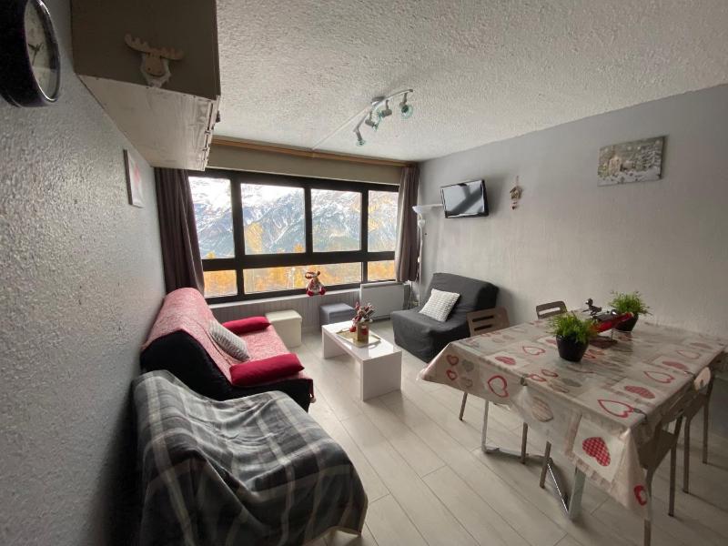 Apartment with Mountain View image 3